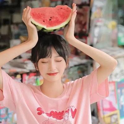 娱乐吃瓜的头像女生真人,网络红人“吃瓜女神”的真实生活